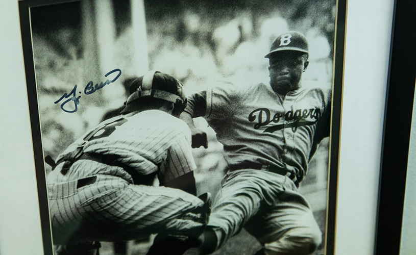 Picture of Jackie Robinson stealing homebase